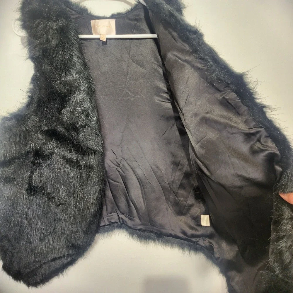 Skies Are Blue Women's Black Faux Fur Elegant Vest‎ Size M
